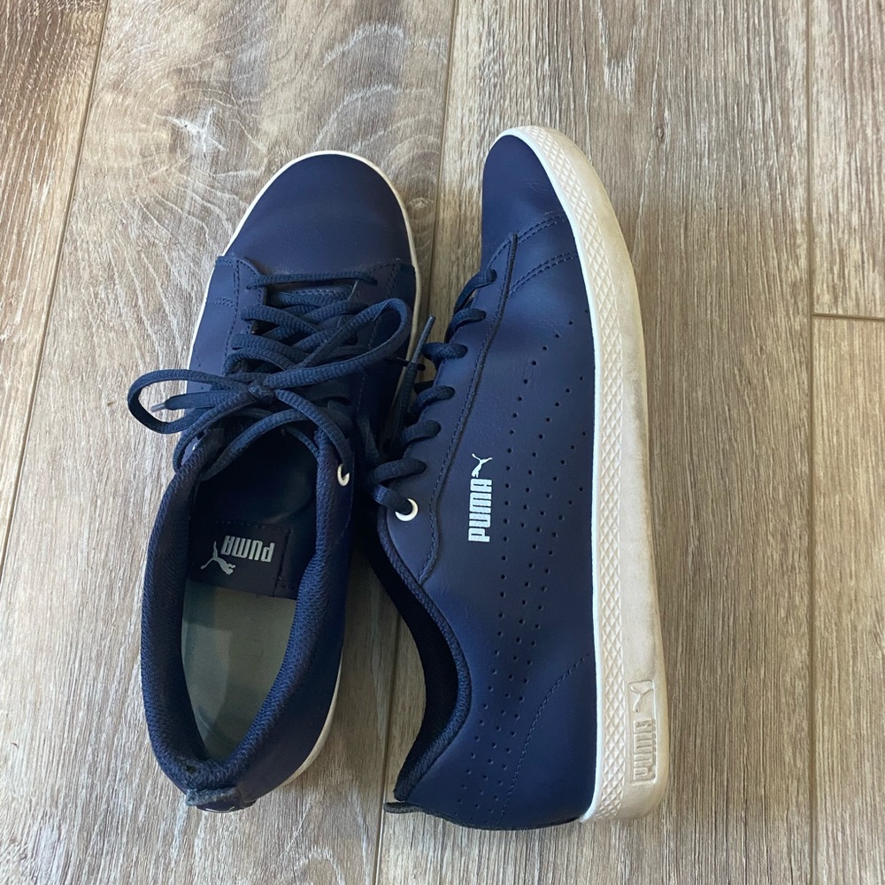 Ladies sz 9/12 Puma Leather Tennis Shoes Navy Blue - Picture 2 of 7